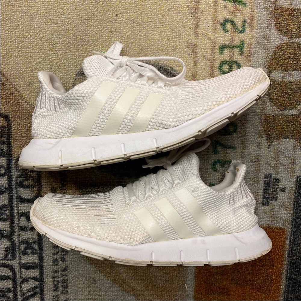 Adidas swift run Sz 9.5 men white Triple men